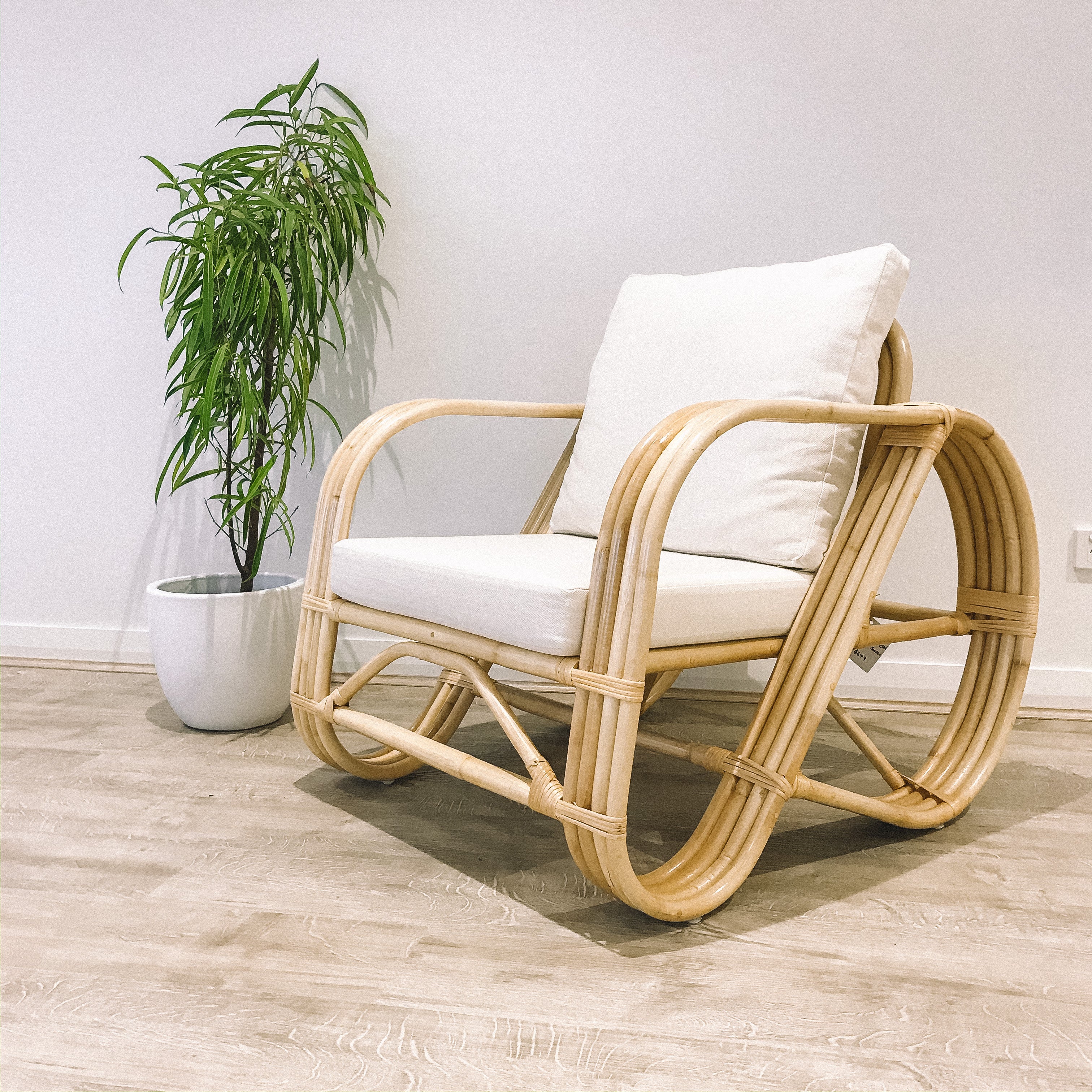 Pretzel rattan online chair