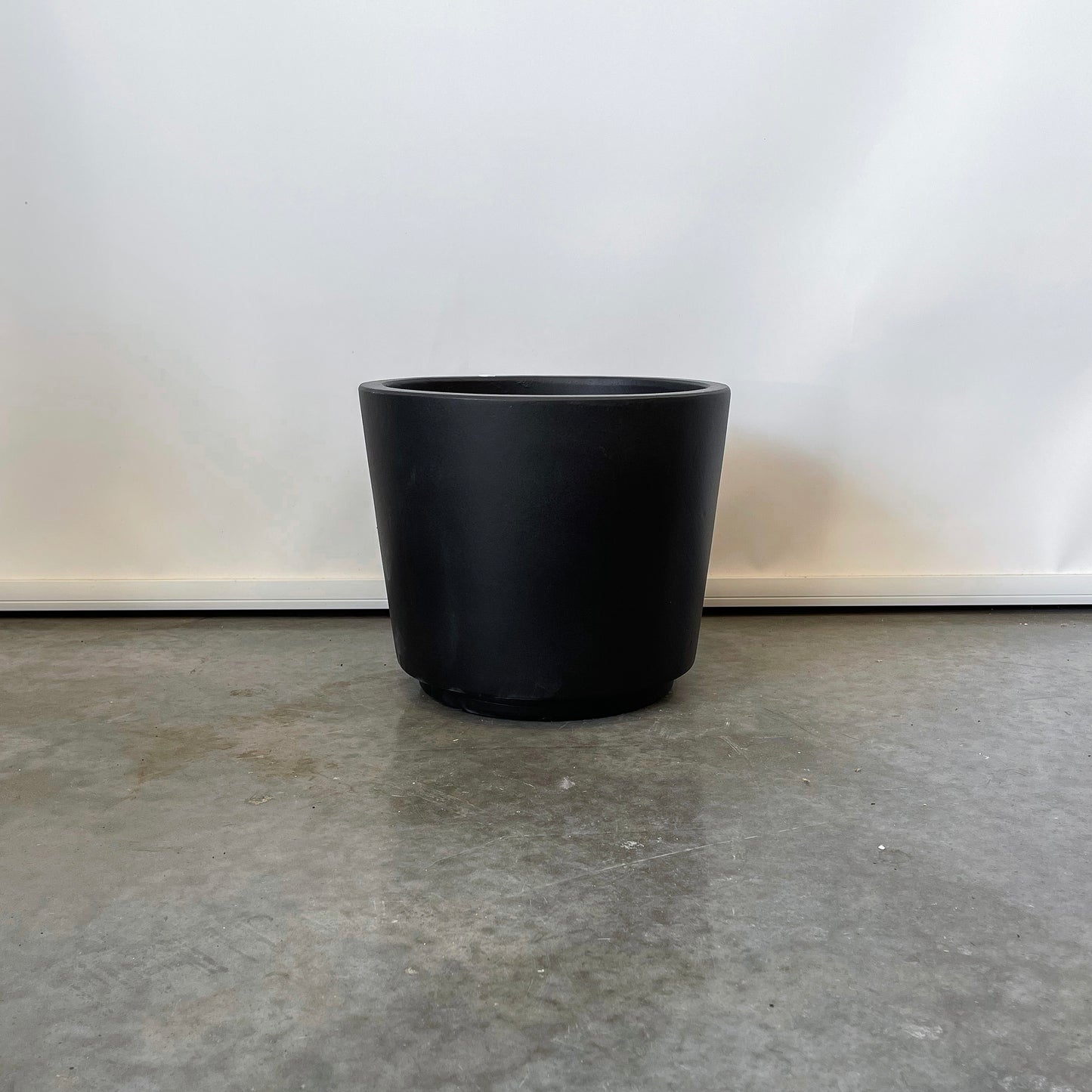 Pedestal Pot Black