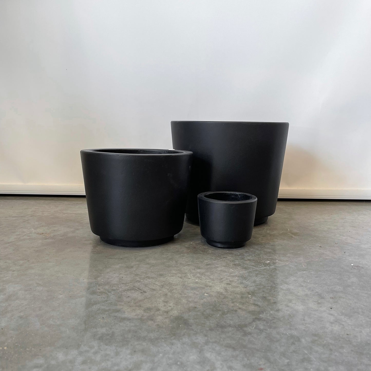 Pedestal Pot Black